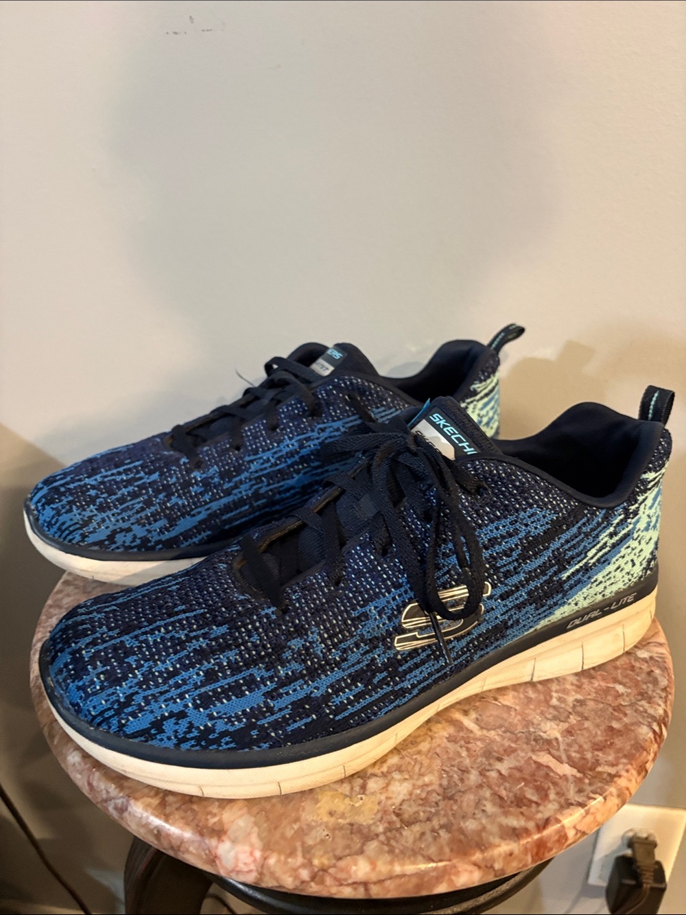 Skechers synergy 2.0 woman’s Navy and Light Blue Knit Athletic Sneakers size 11